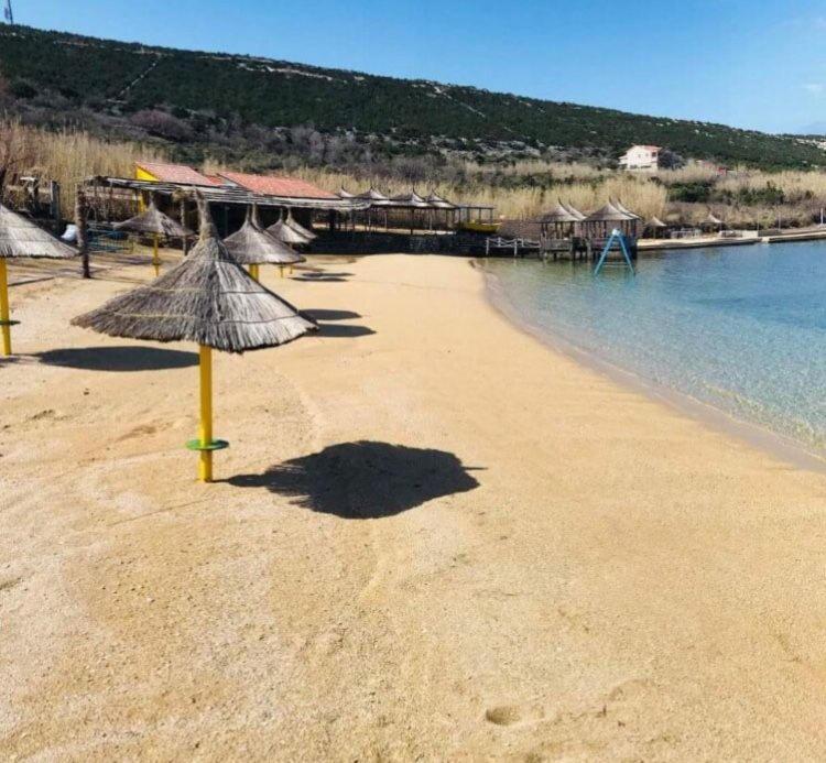 Vila Kata Zubovici Luaran gambar